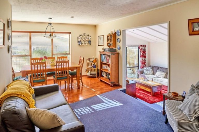 Photo of property in 75 Omapere Street, Whitby, Porirua, 5024