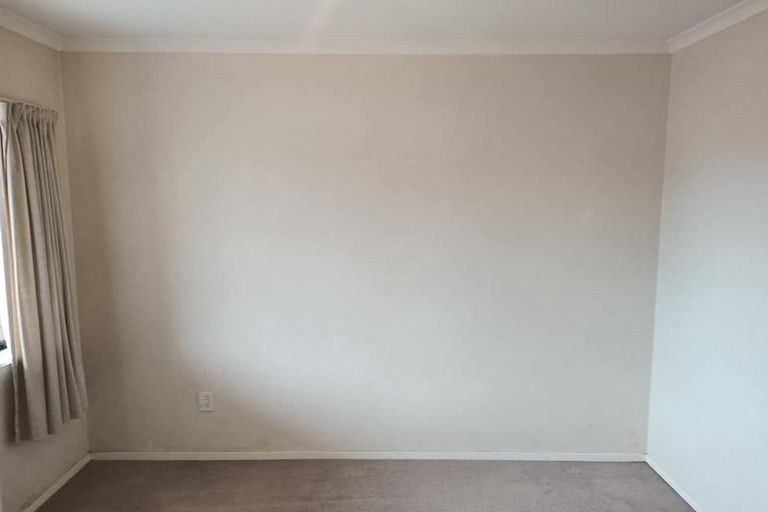 Photo of property in 10 Matilda Place, Weymouth, Auckland, 2103