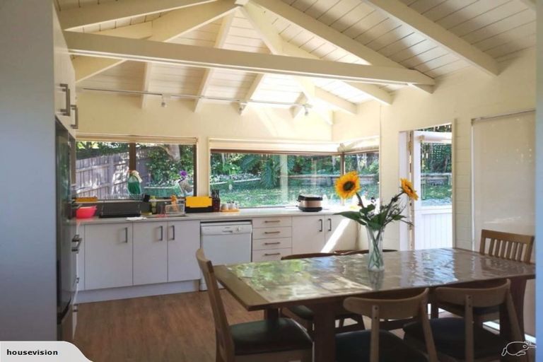 Photo of property in 33 John Downs Drive, Browns Bay, Auckland, 0630