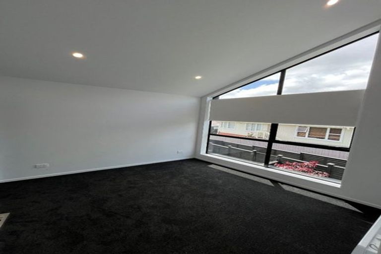 Photo of property in 2/110 Kervil Avenue, Te Atatu Peninsula, Auckland, 0610