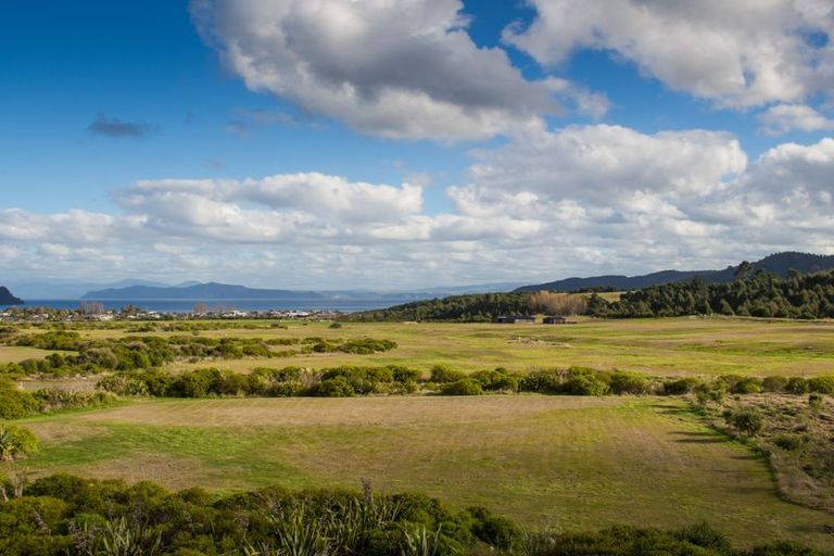 Photo of property in 28 Lacebark Drive, Kinloch, Taupo, 3377