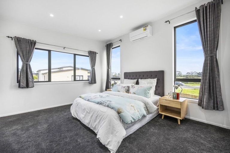 Photo of property in 32 Tahuna Minhinnick Drive, Glenbrook, Waiuku, 2681