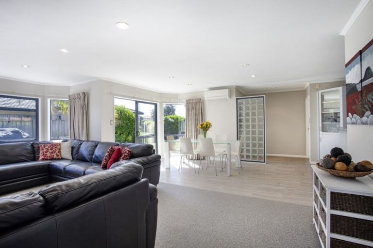 Photo of property in 122 Evans Road, Papamoa Beach, Papamoa, 3118