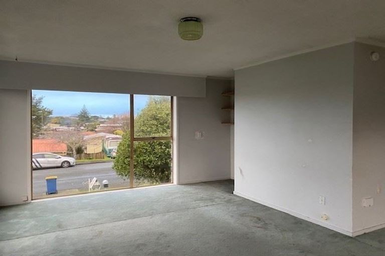 Photo of property in 109 Lincoln Park Avenue, Massey, Auckland, 0614