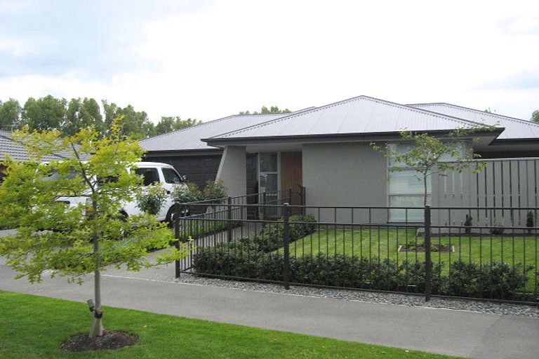 Photo of property in 7 Springwater Avenue, Northwood, Christchurch, 8051
