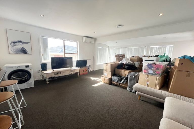 Photo of property in 118 Mcleod Road, Te Atatu South, Auckland, 0610