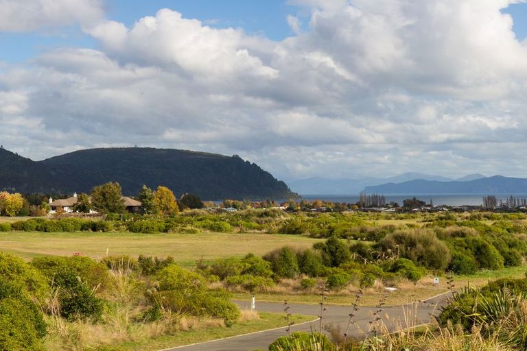 Photo of property in 28 Lacebark Drive, Kinloch, Taupo, 3377