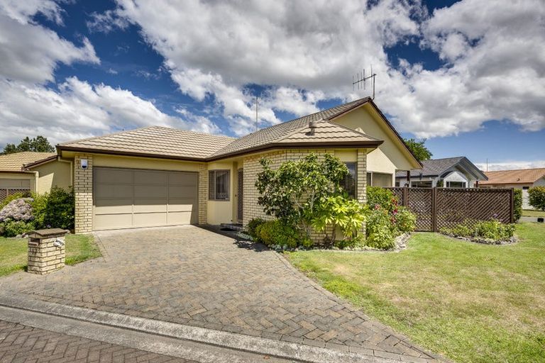 Photo of property in 17 Sloane Place, Taradale, Napier, 4112