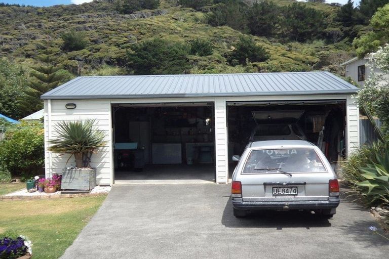 Photo of property in 4 Centreway Road, Port Waikato, Tuakau, 2695