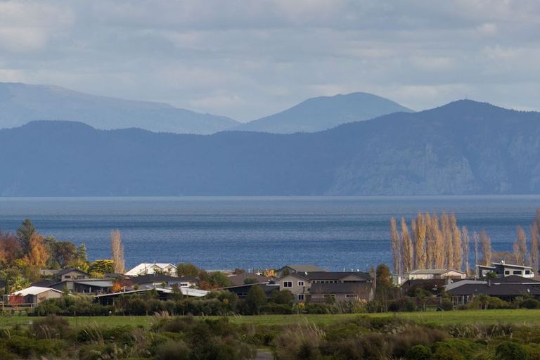 Photo of property in 28 Lacebark Drive, Kinloch, Taupo, 3377