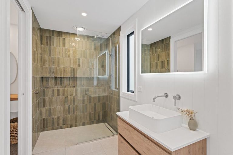 Photo of property in 33 Botanical Heights Drive, Waipahihi, Taupo, 3330