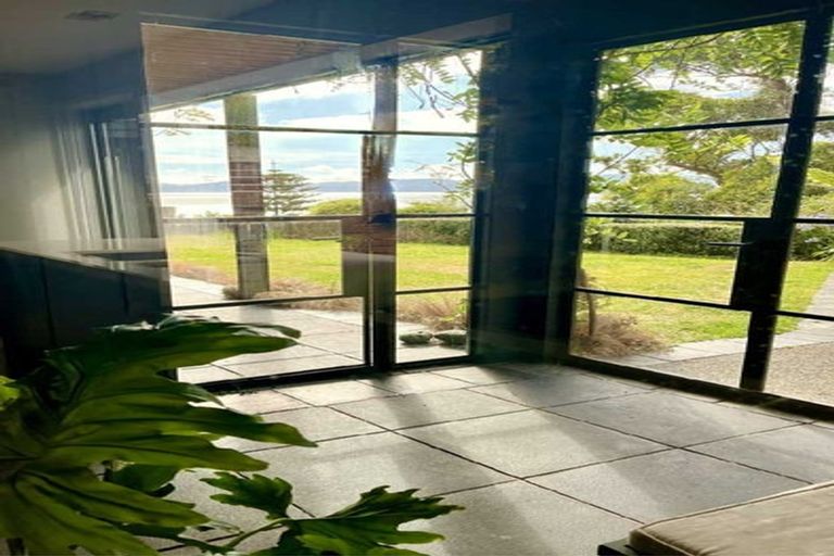 Photo of property in 11 Richmond Road, Mahina Bay, Lower Hutt, 5013