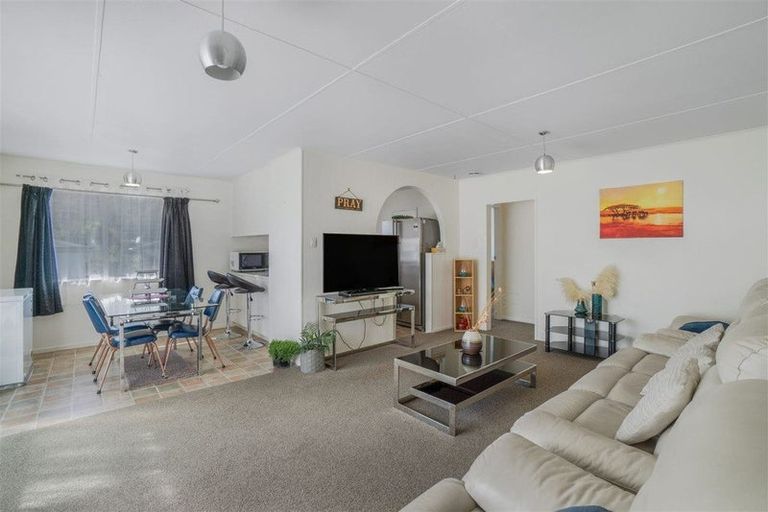 Photo of property in 321a Wellington Road, Wainuiomata, Lower Hutt, 5014