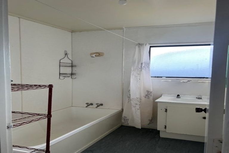 Photo of property in 2/18 Templeton Place, Clendon Park, Auckland, 2103