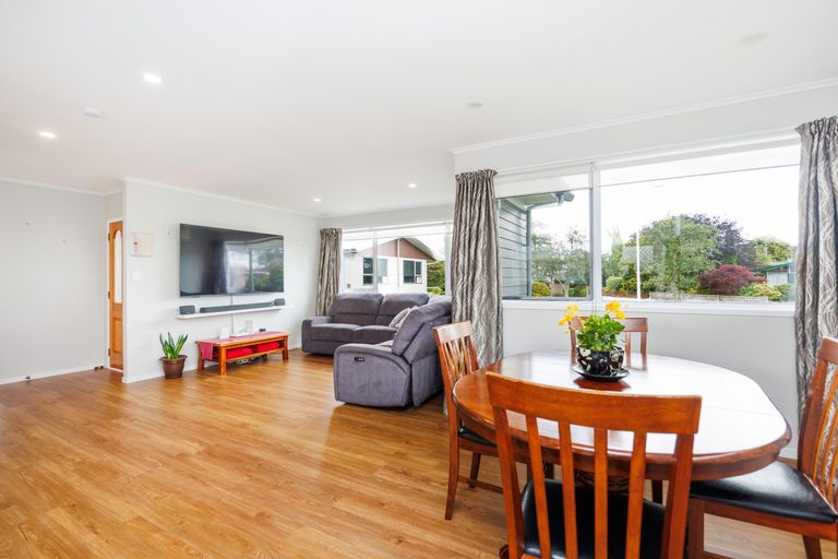 Photo of property in 28 Raglan Avenue, Cloverlea, Palmerston North, 4412