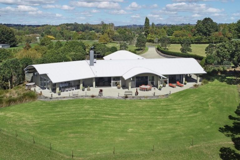 Photo of property in 389 Clifton Road, Whitford, Howick, 2571