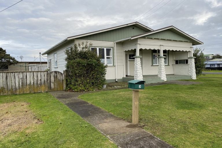 Photo of property in 3 High Street West, Waitara, 4320