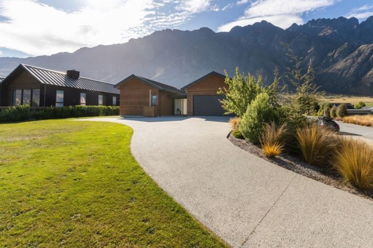 Photo of property in 1 Hovingham Court, Jacks Point, Queenstown, 9371
