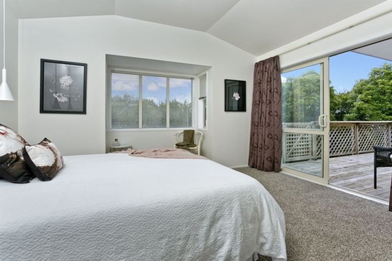 Photo of property in 5 Sandpiper Grove, Unsworth Heights, Auckland, 0632