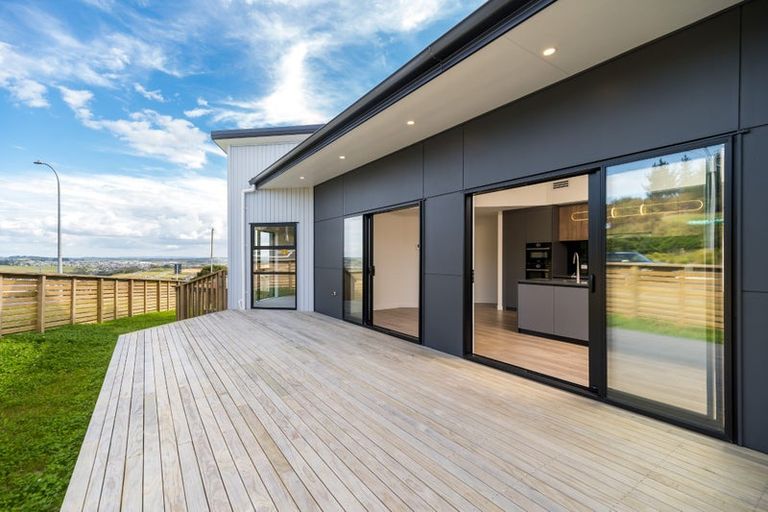 Photo of property in 1 Sunnyheights Road, Orewa, 0931