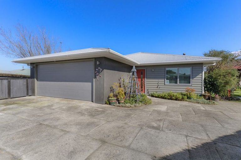 Photo of property in 13 Tararua Crescent, Carterton, 5713