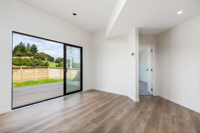 Photo of property in 1 Sunnyheights Road, Orewa, 0931