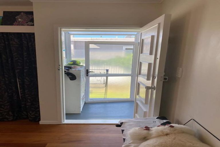 Photo of property in 2/43 Shakespeare Road, Milford, Auckland, 0620