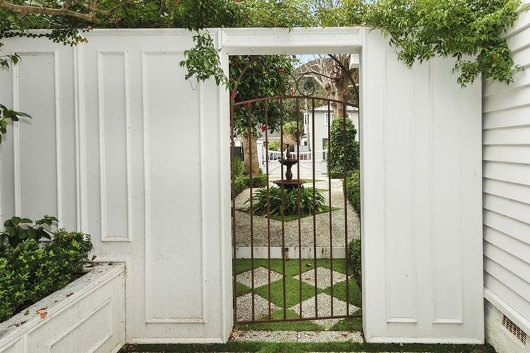 Photo of property in 18 Nikau Street, Eastbourne, Lower Hutt, 5013