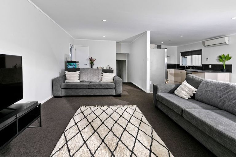 Photo of property in 55 Triangle Road, Massey, Auckland, 0614