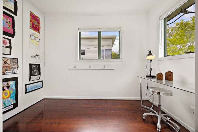 Photo of property in 2 Wharf Road, Te Atatu Peninsula, Auckland, 0610