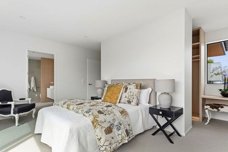 Photo of property in 38 Straven Road, Riccarton, Christchurch, 8011