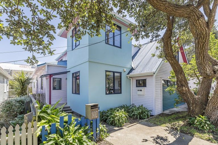 Photo of property in 302 The Parade, Island Bay, Wellington, 6023