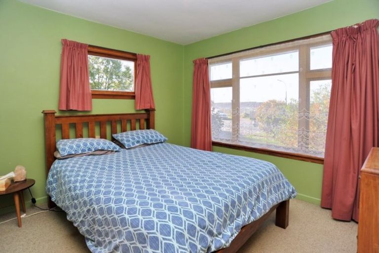 Photo of property in 17 Grimseys Road, Redwood, Christchurch, 8051