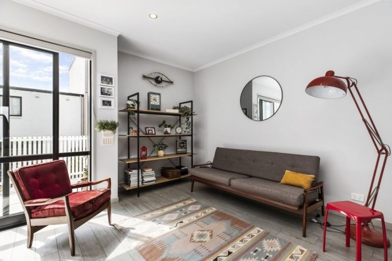 Photo of property in 10 Pheasant Lane, Hobsonville, Auckland, 0616