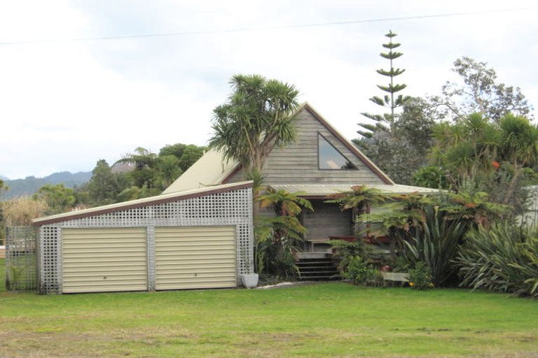 Photo of property in 141 Ocean Beach Road, Tairua, 3508