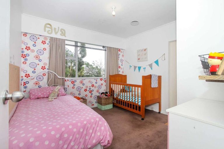 Photo of property in 96 Millbrook Road, Sunnyvale, Auckland, 0612