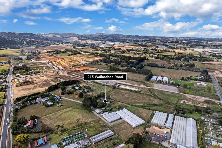Photo of property in 215 Waihoehoe Road, Drury, 2577