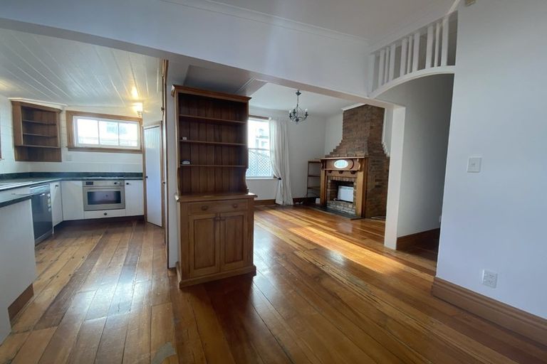 Photo of property in 21 Queen Street, Mount Victoria, Wellington, 6011