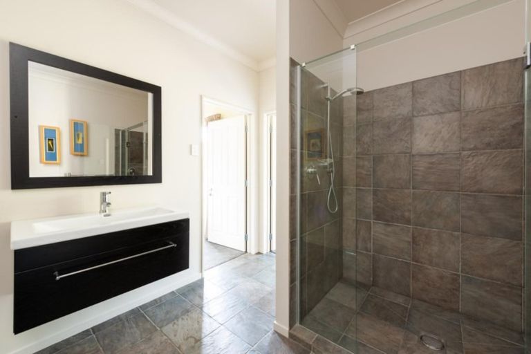 Photo of property in 24 Harbour View Heights, Picton, 7220