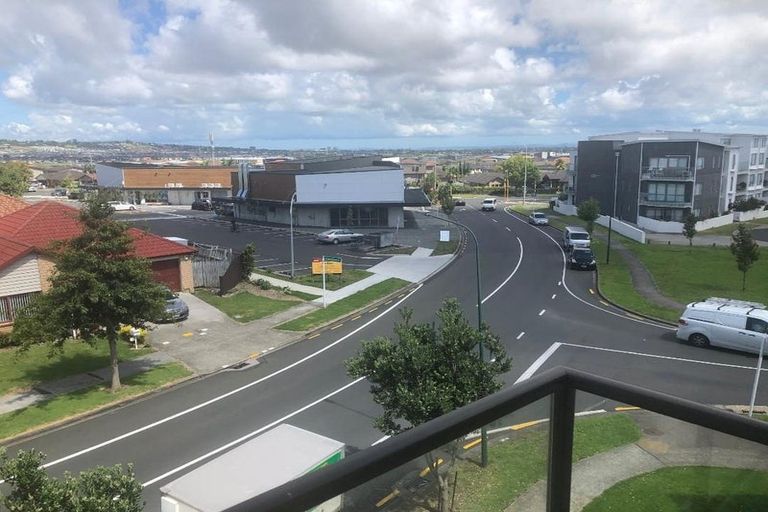 Photo of property in 1/66 Jeffs Road, Flat Bush, Auckland, 2016
