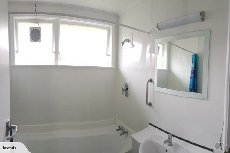 Photo of property in 1/6 Moeraki Road, Maoribank, Upper Hutt, 5018