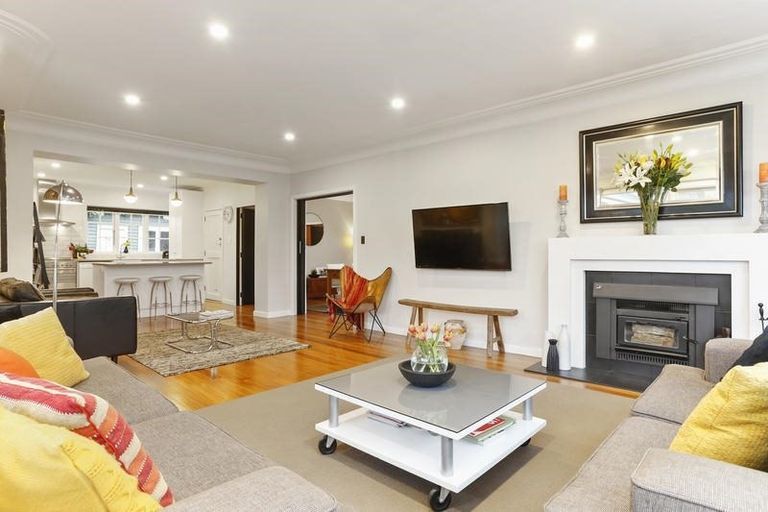 Photo of property in 125 Parrs Cross Road, Glen Eden, Auckland, 0612