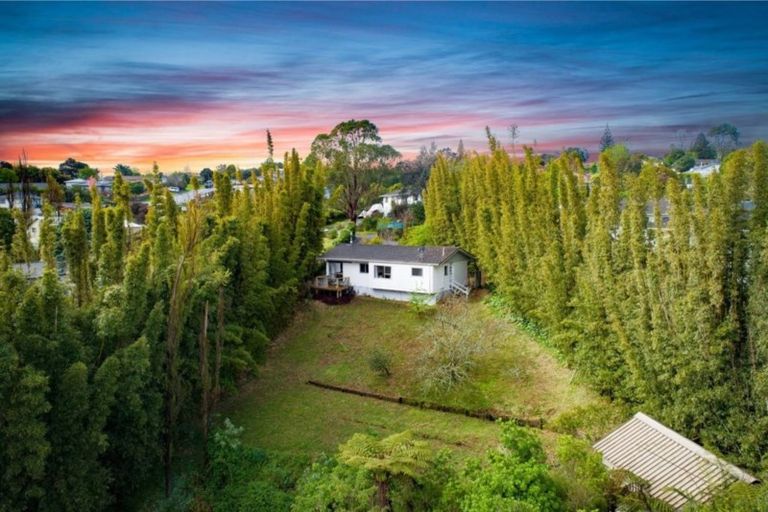 Photo of property in 4 Cedar Heights Avenue, Massey, Auckland, 0614