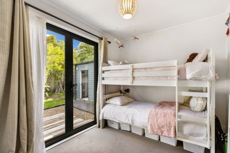 Photo of property in 30 Hydra Place, Glen Eden, Auckland, 0602