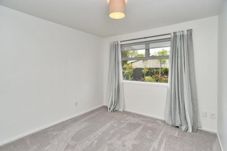 Photo of property in 3 Cam Place, Harewood, Christchurch, 8051