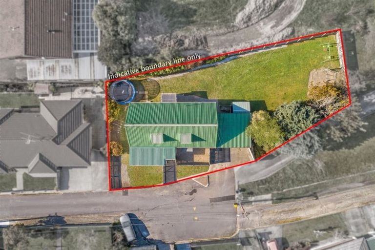 Photo of property in 1 Garth Lane, Maoribank, Upper Hutt, 5018