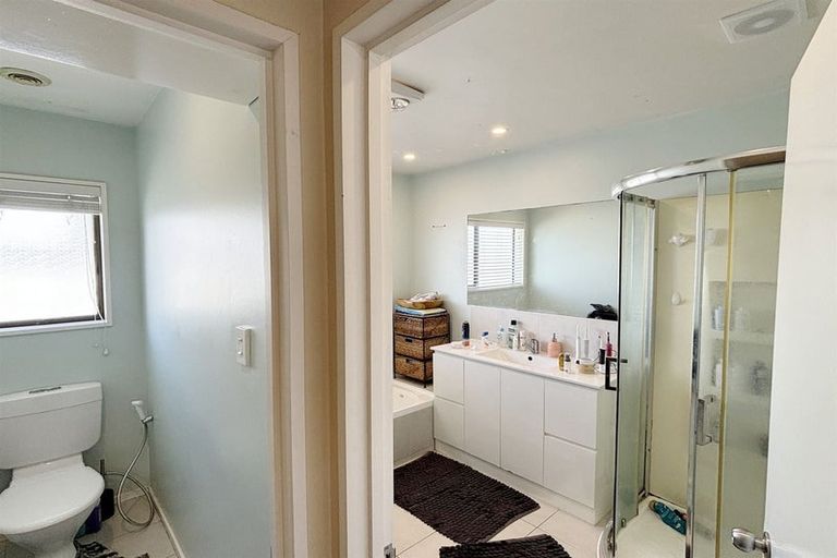 Photo of property in 2/1 Brockhall Lane, Avonhead, Christchurch, 8042