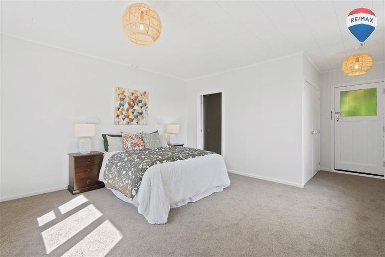Photo of property in 21 Thomson Grove, Stokes Valley, Lower Hutt, 5019