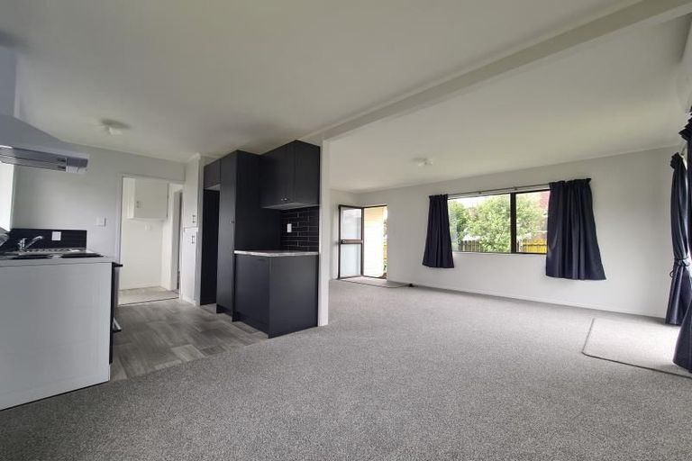 Photo of property in 1/22 Etherton Drive, Weymouth, Auckland, 2103
