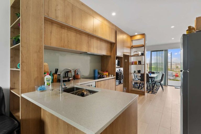 Photo of property in 90 Tarapuka Road, Westgate, Auckland, 0814